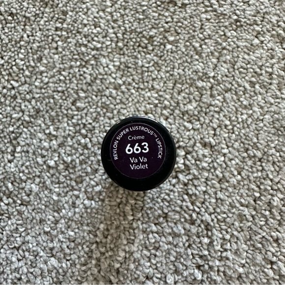 Revlon Super Lustrous Lipstick in Va Va Violet 663 - Picture 1 of 2